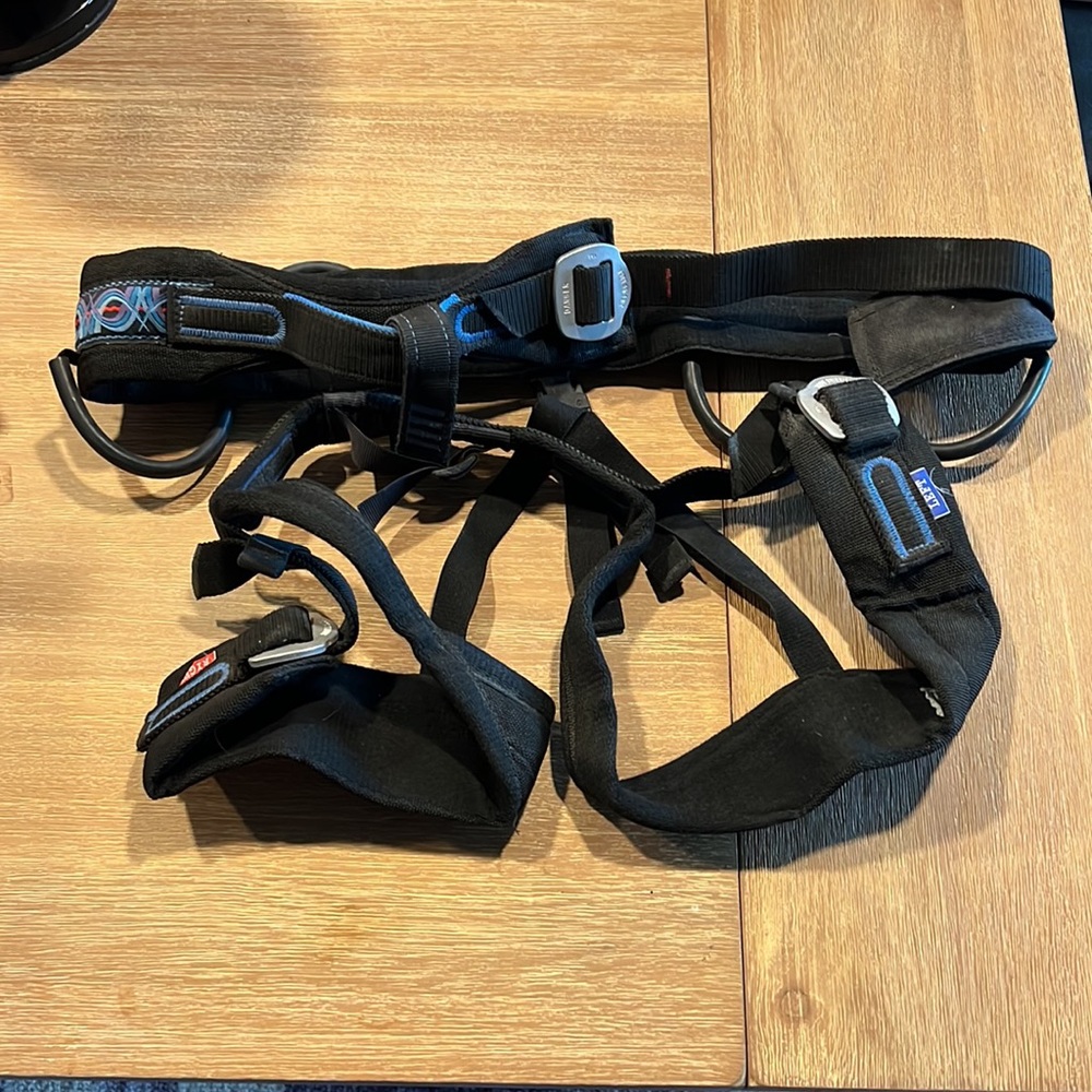 Singing rock climbing harness blue large